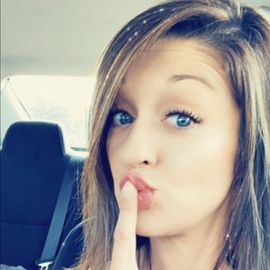 Meet your Posher, Kayla